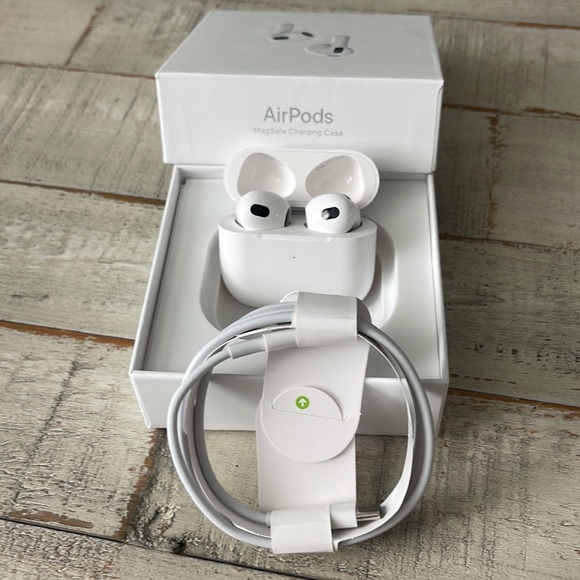 NIB Apple AirPods Pro with MagSafe Charging Case - Picture 6 of 11